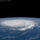 Fotografía cedida por la NASA tomada en el 2021 por la tripulación a bordo de la Estación Espacial Internacional (EEI) al huracán Sam agitándose en el Océano Atlántico mientras la estación orbitaba a 259 millas (416 kms) sobre Trinidad y Tobago.