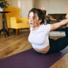 El yoga contribuye al bienestar físico y espiritual.