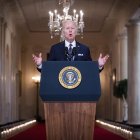 El presidente de Estados Unidos, Joe Biden, le habla a la nación desde el East Room de la Casa Blanca en Washington, este 2 de junio de 2022.