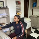 Paúl Ambrossi dejó las canchas de fútbol y ahora pasa mucho tiempo detrás de una computadora, revisando todo lo relacionado a su empresa.