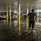Situada en la parte "sucia" del sistema, donde más lluvias y vientos se presentan, la zona sureste de Florida ha registrado en las últimas horas fuertes y persistentes precipitaciones debido a dicha tormenta que este sábado cruzará la península.