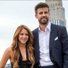 Shakira y Piqué posan durante un viaje a Estados Unidos, aparentemente lucen felices en esta foto.