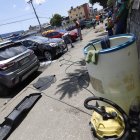 Los lavacarros están ubicados en diferentes sectores de la ciudad y se apoderan de las veredas.