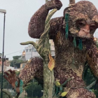 El mono machín amaneció este 8 de junio enredado con cabos y redes de pesca