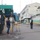 Rueda de prensa en el Comando de Policia, donde se trató el tema del ciudadano baleaEscenario. El hombre baleado el pasado martes permanece internado en el hospital Luis Vernaza.
do en Plaza Milann en la vía a Salitre y del operativo donde se capturó a 18 individuos en el parque del Hosp.Luis Vernaza vinculados al mismo caso. Agencia (ag-extra)