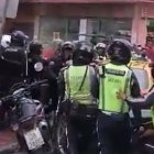 Pelea. Miembros de la Policía y agentes metropolitanos tuvieron un altercado.
