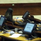 Asamblea. La legisladora Alterna, Emily Vera, actúa como principal hasta que Ronny Aleaga aparezca.