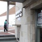 Hecho. Diferentes sellos de clausura se colocaron en la fachada del MAAC.