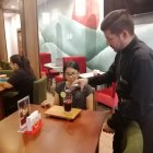 Coctel. En un restaurante ofrecen el coctel de la flor de jamaica así como el té.