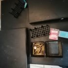 La Policía Nacional decomisó armas de fuego, municiones y explosivos tipo pentolita en el inmueble.