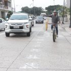 Trazado. La falta de señalética dificulta el paso en las rutas de Guayaquil. Los ciclistas tienen que adoptar el rol de vigilantes para intentar tener algo de seguridad.
