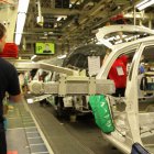 Industria.- El trabajo realizado en una ensambladora de carros.