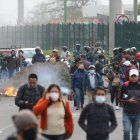 Caminata. Hasta más de dos horas tuvieron que caminar varias personas que se dirigían a Quito desde algunas parroquias rurales del norte.