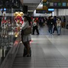 En la Terminal Terrestre de Guayaquil, viajeros no pudieron salir hacia sus destinos debido al cierre de vías por el paro nacional.