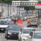 En la imagen. Se ve la hilera de autos que ahora integran el sentido Guayaquil-La Puntilla, en la Pedro Menéndez.