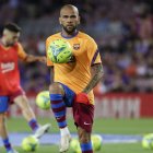 El defensa brasileño del FC Barcelona Dani Alves en una foto de archivo de Quique García.