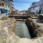 El enorme hueco llama la atención del vecindario