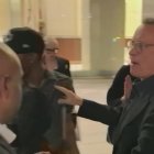 Tom Hanks durante el incidente en un restaurante de Nueva York.