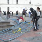 Daños. Manifestantes volvieron a provocar daños en el patrimonio del centro histórico en el cuarto día de protesta.