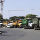 Transporte de carga que permanecía estacionado en el área de influencia del Puente de la Unidad Nacional.