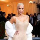 Kim Kardashian posaba con un histórico vestido de Marilyn Monroe en la alfombra roja de la gala del Museo Metropolitano de Nueva York, celebrada el pasado 2 de mayo