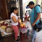 Informalidad.- Un porción de un "dolarazo" consiste en una buena porción de arroz con poca proteína que puede ser pollo o carne de res.