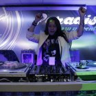 Imparable. El DJ hace magia con sus manos durante cinco horas. Tener buen oído para mezclar es la clave, indica.