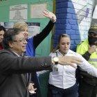 El candidato a la presidencia de Colombia Gustavo Petro llegó junto a su esposa Verónica Alcocer a un centro de votación en Bogotá (Colombia)