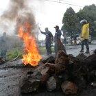 Quemaron llantas, incluso, colocaron tractores y camiones para impedir el paso de los vehículos