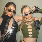 En el videoclip, aparecen las intérpretes simulando ser protagonistas de un videojuego muy similar a Resident Evil