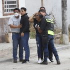 El cadáver quedó tendido junto a una camioneta que, de acuerdo a los vecinos, no era de su pertenencia, pero su motocicleta estaba a pocos metros.