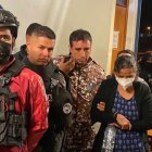 Sospechosos. La Policía atrapó a Leandro Norero (de casco y chaleco) y a sus familiares en mayo pasado.