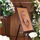 Una gran foto de Galo Martínez Merchán resaltaba junto a sus restos.