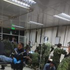 Afectación. Los militares fueron heridos cuando trataron de evitar un bloqueo.