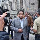 Rueda de Prensa del Presidente de la Asamblea Virgilio Saquicela en los exteriores de la Basílica del Voto Nacional, habla sobre la reunión que mantuvo con Leonidas Iza, presidente de la Conaie.