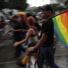 Cientos de personas marchan en el marco del Orgullo LGBTI+ hoy, en Ciudad de Panamá (Panamá).