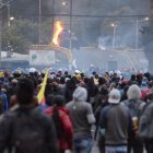 Quito. En la av. Patria, manifestantes se enfrentaron con la Policía en los 17 días del paro.