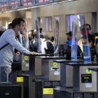 Las principales aerolíneas, como American, Delta, JetBlue y United han anunciado recortes en sus rutas este verano, y según una carta enviada esta semana por la patronal, Airlines for America (A4A), al Departamento de Transportes, se ha reducido un 15 % la oferta de vuelos entre junio y agosto. Fotografía de archivo.