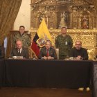 Guillermo Lasso, presidente de Ecuador, en reunión con su gabinete ministerial, previo a la cadena nacional.