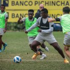 Jhon Cifuente (c) es uno de los jugadores toreros que estará en la Copa Ecuador.