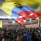 Indígenas celebran el fin del paro nacional ayer jueves en Quito (Ecuador).