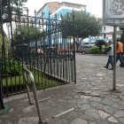 Perjuicio. Fuera del parque Seminario se encontraba un ciclo parqueo.