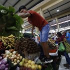 Plaza. Desde temprano hubo clientes ayer en el mercado de Sauces IX.