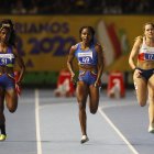 Gabriela Suárez (i), de Ecuador, medalla de plata; Angela Tenorio (c), de Ecuador, medalla de oro; y María Montt Blanchard, de Chile