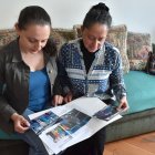 Ekaterina Ignatov y Teresa Cevallos, hija y esposa del entrenador Alexei Ignatov, son su gran apoyo.