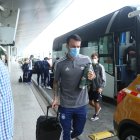 El capitán de Emelec, Sebastián Rodríguez, al momento de su arriba este domingo 3 de julio, al aeropuerto José Joaquín de Olmedo, en Guayaquil.