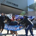 Hinchas de Emelec, en los exteriores del hotel Ouro Minas.