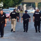 Policías atienden la emergencia generada por un tiroteo en EE.UU., en una fotografía de archivo.