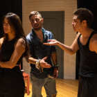 Lissette Rezabala, Raúl Sánchez McMillan y Alfredo Salomón interpretan a tres amigos que deciden experimentar con su sexualidad.