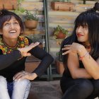 Roxana y Alexandra (d), indígenas Embera trans, hablan durante una entrevista con Efe el 01 de julio de 2022, en Bogotá (Colombia). Las "wërapara" son, literalmente en embera, las "no mujeres". Pero ellas, un grupo de mujeres trans de una comunidad indígena del centro de Colombia, se reivindican ahora así después de muchas discriminaciones y de luchar por ser aceptadas como son. EFE/ Carlos Ortega